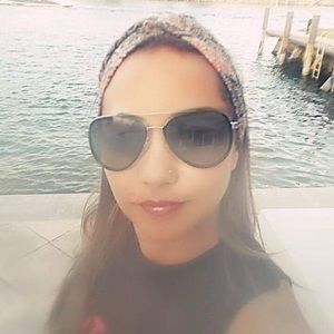 Meet your Posher, Priscila